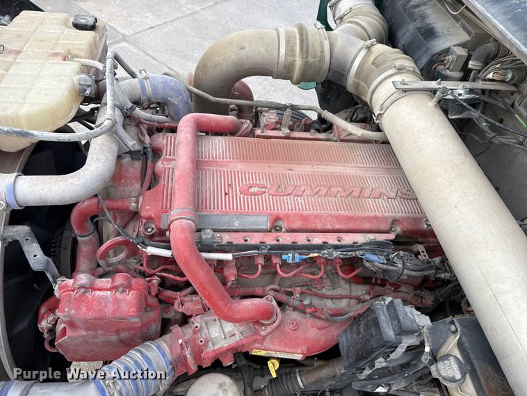 image for item EE3406 2017 Kenworth T800 semi truck