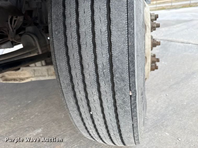 image for item EE3406 2017 Kenworth T800 semi truck