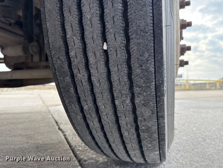 image for item EE3406 2017 Kenworth T800 semi truck