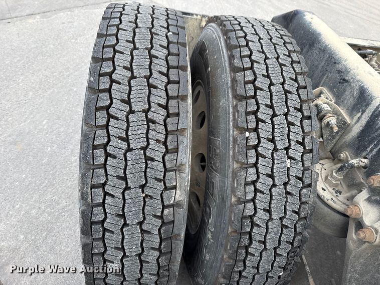 image for item EE3406 2017 Kenworth T800 semi truck