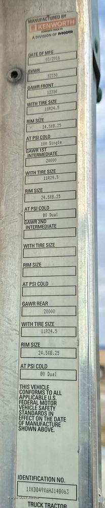 image for item EE3406 2017 Kenworth T800 semi truck