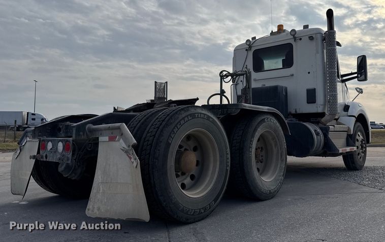 image for item EE3408 2019 Kenworth T880 semi truck