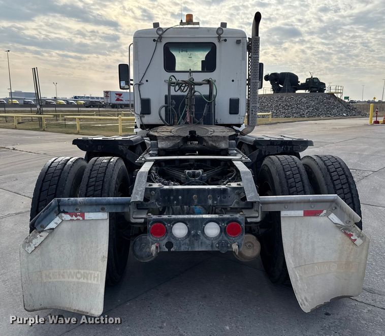 image for item EE3408 2019 Kenworth T880 semi truck