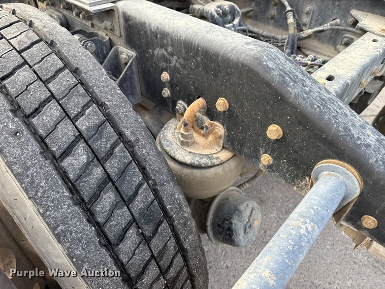 image for item EE3408 2019 Kenworth T880 semi truck