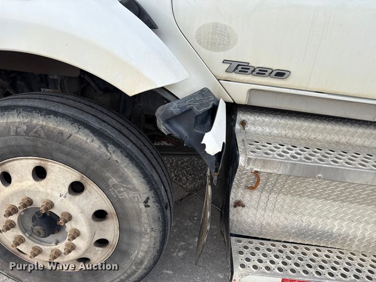 image for item EE3408 2019 Kenworth T880 semi truck