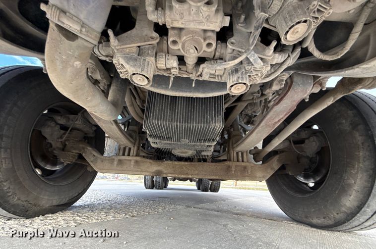 image for item EE3408 2019 Kenworth T880 semi truck