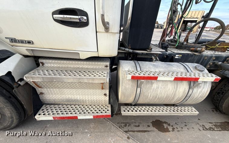 image for item EE3408 2019 Kenworth T880 semi truck