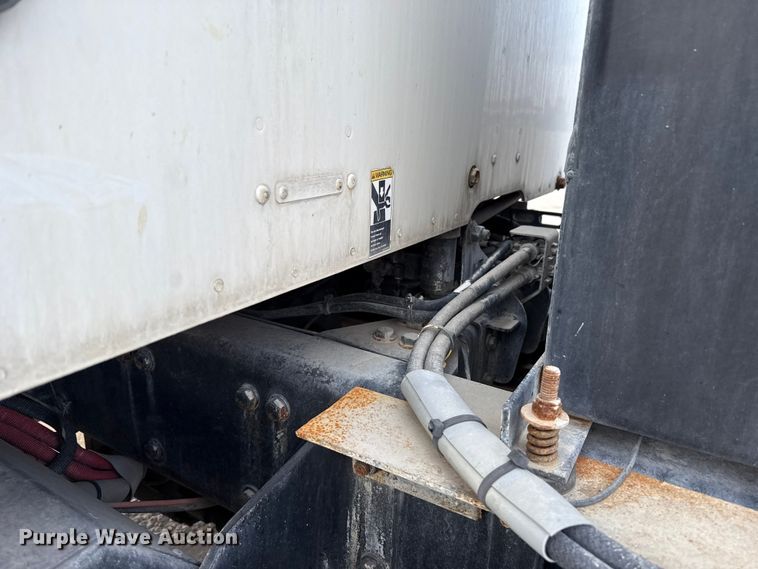 image for item EE3408 2019 Kenworth T880 semi truck