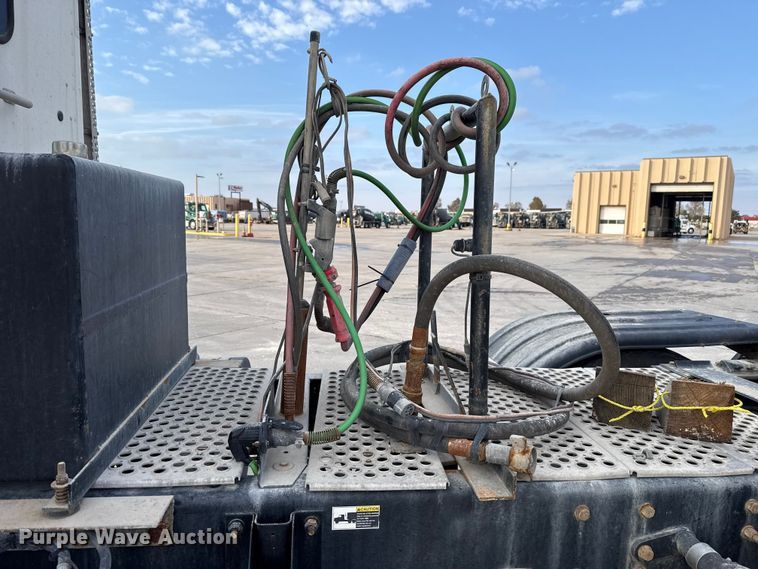 image for item EE3408 2019 Kenworth T880 semi truck