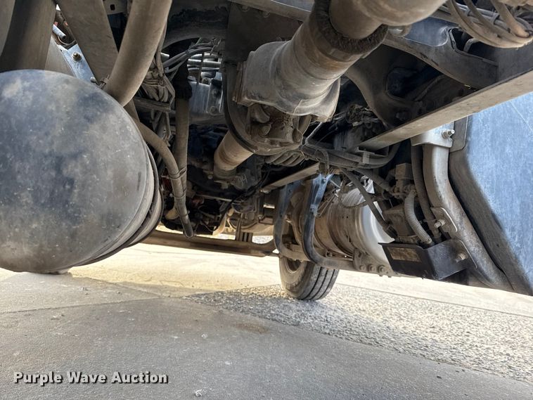 image for item EE3408 2019 Kenworth T880 semi truck