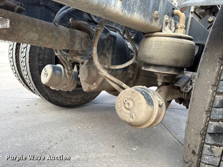 image for item EE3408 2019 Kenworth T880 semi truck