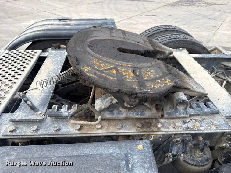 image for item EE3408 2019 Kenworth T880 semi truck