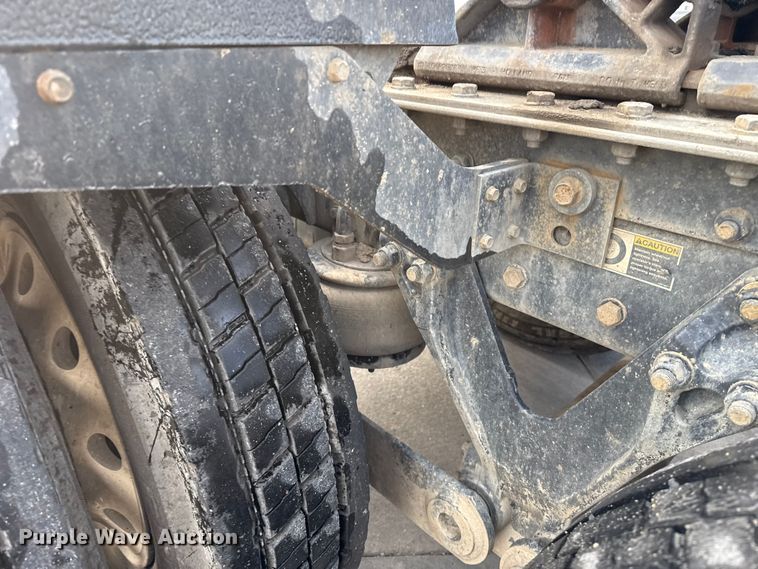 image for item EE3408 2019 Kenworth T880 semi truck