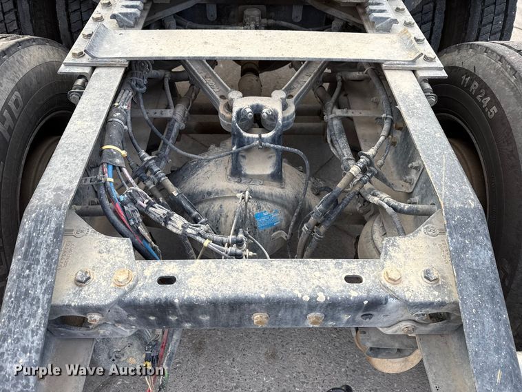 image for item EE3408 2019 Kenworth T880 semi truck