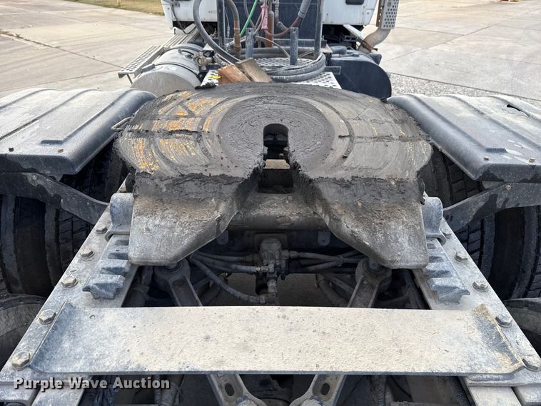 image for item EE3408 2019 Kenworth T880 semi truck