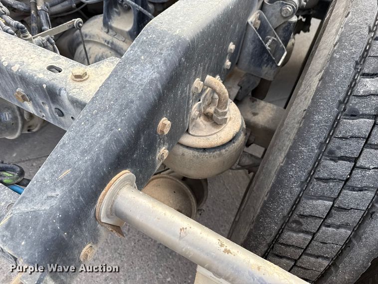 image for item EE3408 2019 Kenworth T880 semi truck