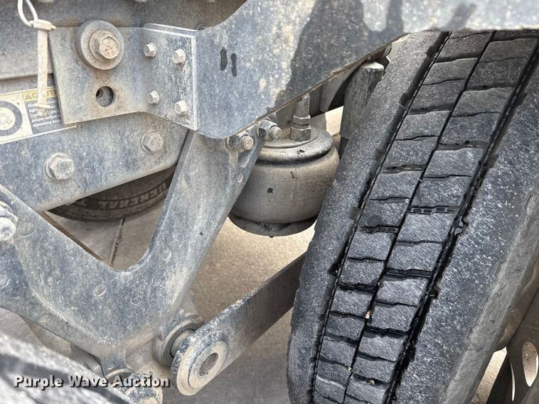 image for item EE3408 2019 Kenworth T880 semi truck