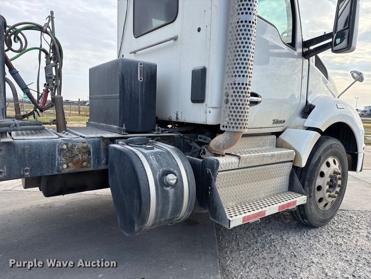 image for item EE3408 2019 Kenworth T880 semi truck