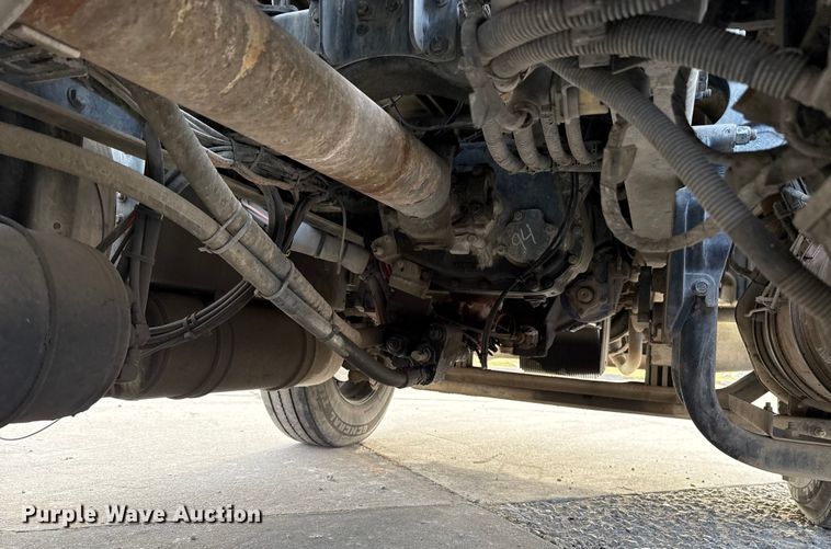 image for item EE3408 2019 Kenworth T880 semi truck