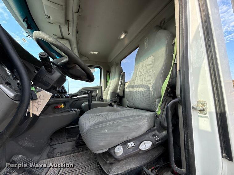 image for item EE3408 2019 Kenworth T880 semi truck