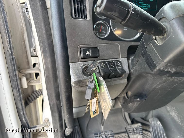 image for item EE3408 2019 Kenworth T880 semi truck