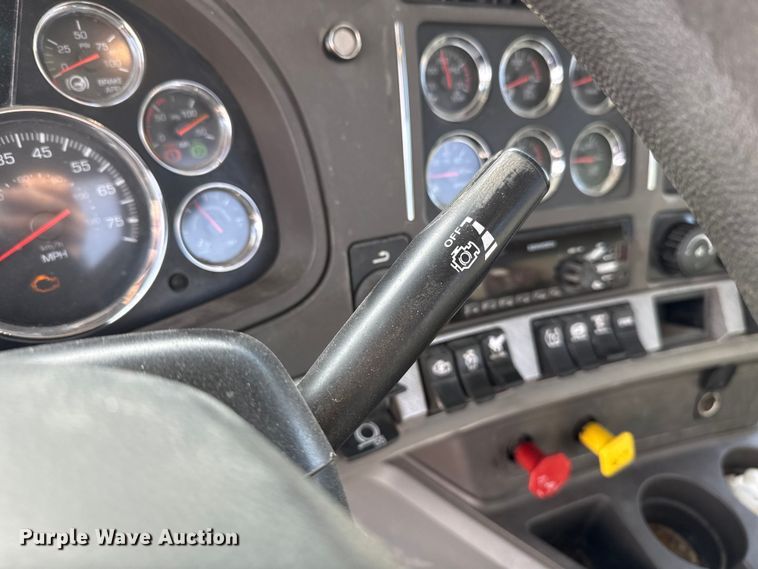 image for item EE3408 2019 Kenworth T880 semi truck