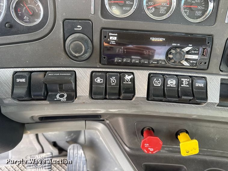 image for item EE3408 2019 Kenworth T880 semi truck