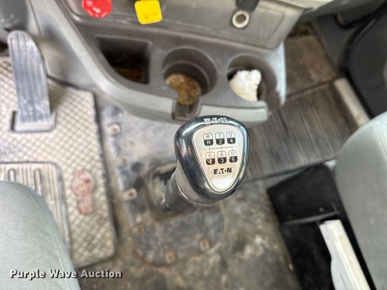 image for item EE3408 2019 Kenworth T880 semi truck