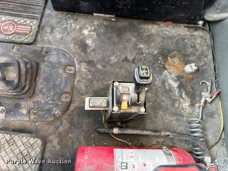 image for item EE3408 2019 Kenworth T880 semi truck