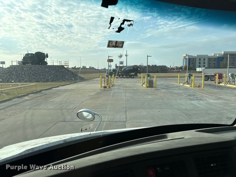 image for item EE3408 2019 Kenworth T880 semi truck