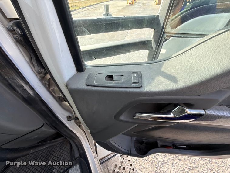 image for item EE3408 2019 Kenworth T880 semi truck