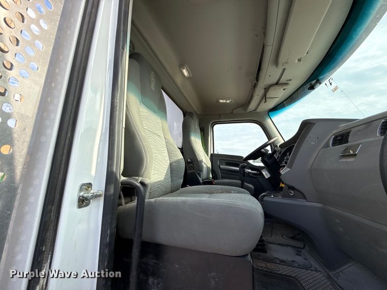 image for item EE3408 2019 Kenworth T880 semi truck