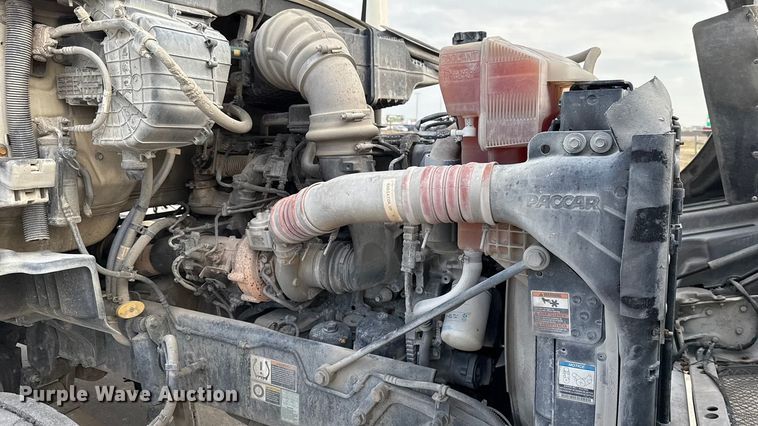 image for item EE3408 2019 Kenworth T880 semi truck