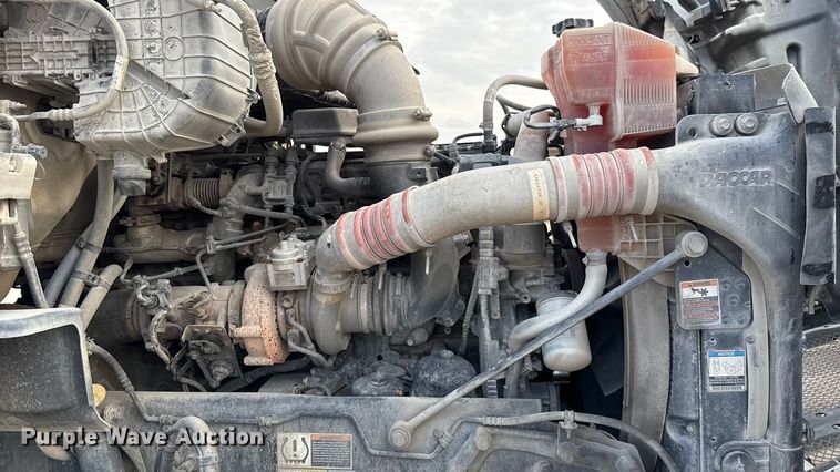 image for item EE3408 2019 Kenworth T880 semi truck