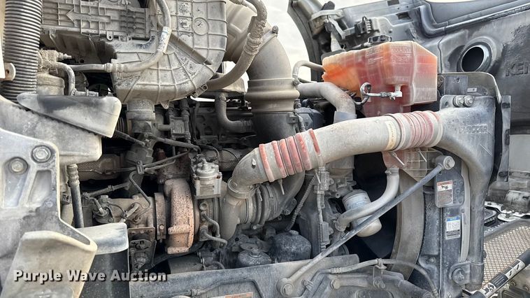 image for item EE3408 2019 Kenworth T880 semi truck