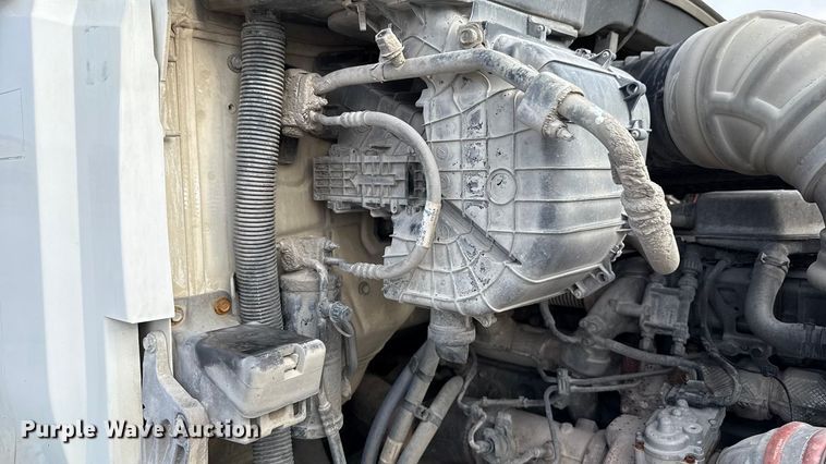 image for item EE3408 2019 Kenworth T880 semi truck