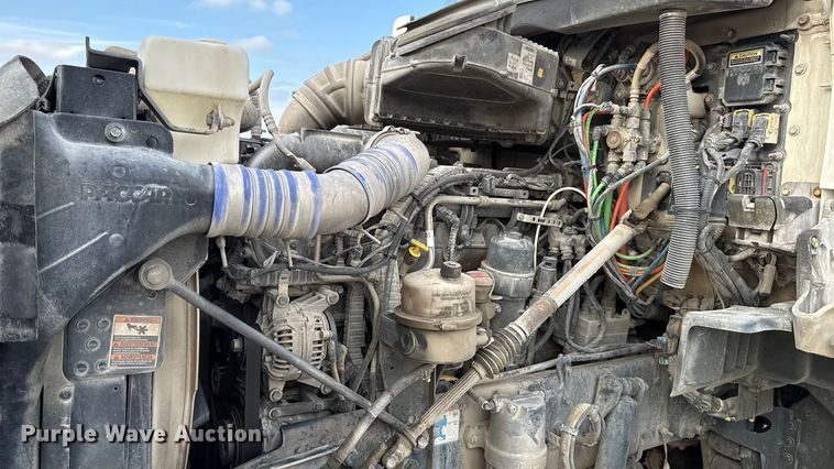 image for item EE3408 2019 Kenworth T880 semi truck