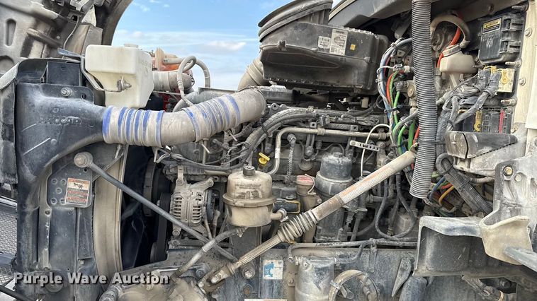 image for item EE3408 2019 Kenworth T880 semi truck