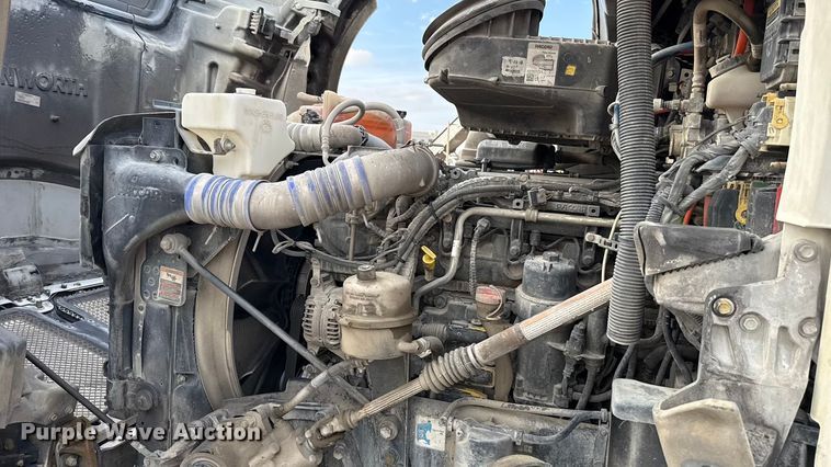 image for item EE3408 2019 Kenworth T880 semi truck