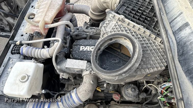 image for item EE3408 2019 Kenworth T880 semi truck