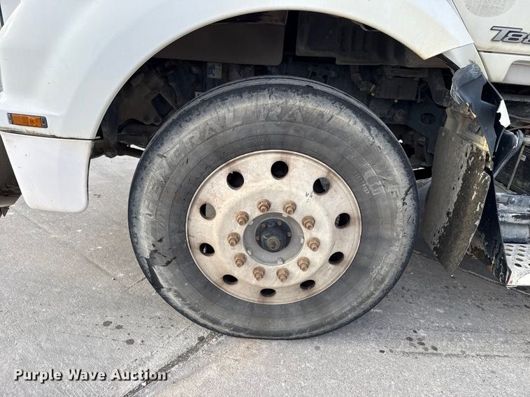 image for item EE3408 2019 Kenworth T880 semi truck