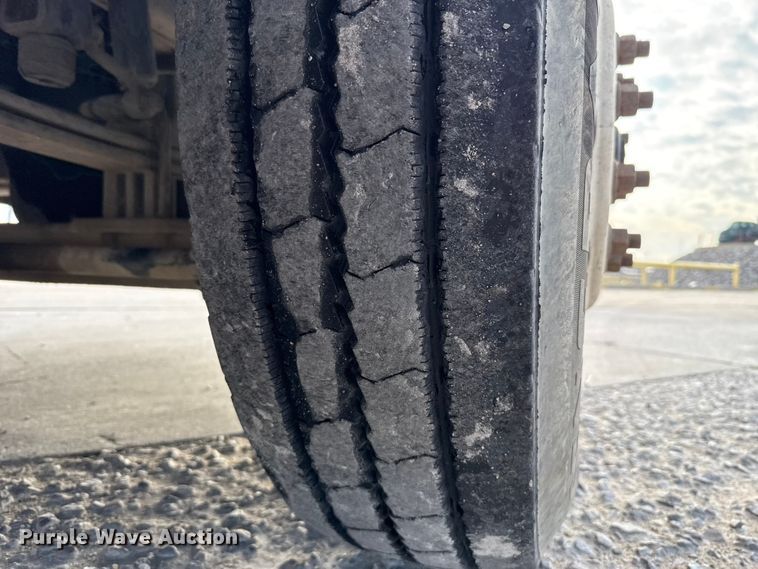 image for item EE3408 2019 Kenworth T880 semi truck