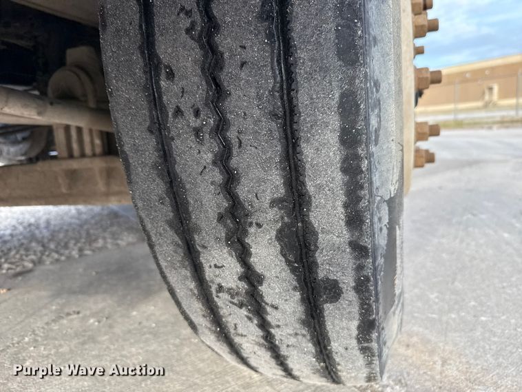 image for item EE3408 2019 Kenworth T880 semi truck