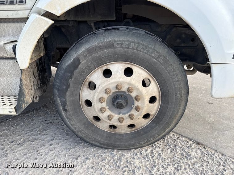 image for item EE3408 2019 Kenworth T880 semi truck