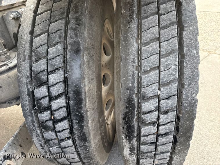 image for item EE3408 2019 Kenworth T880 semi truck