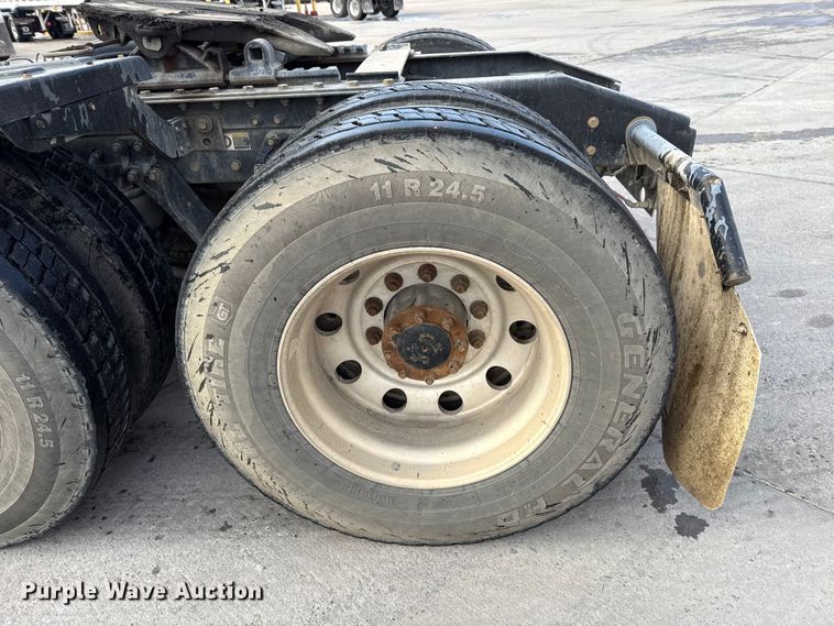 image for item EE3408 2019 Kenworth T880 semi truck