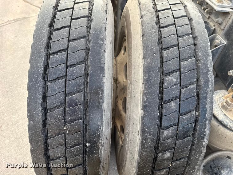 image for item EE3408 2019 Kenworth T880 semi truck