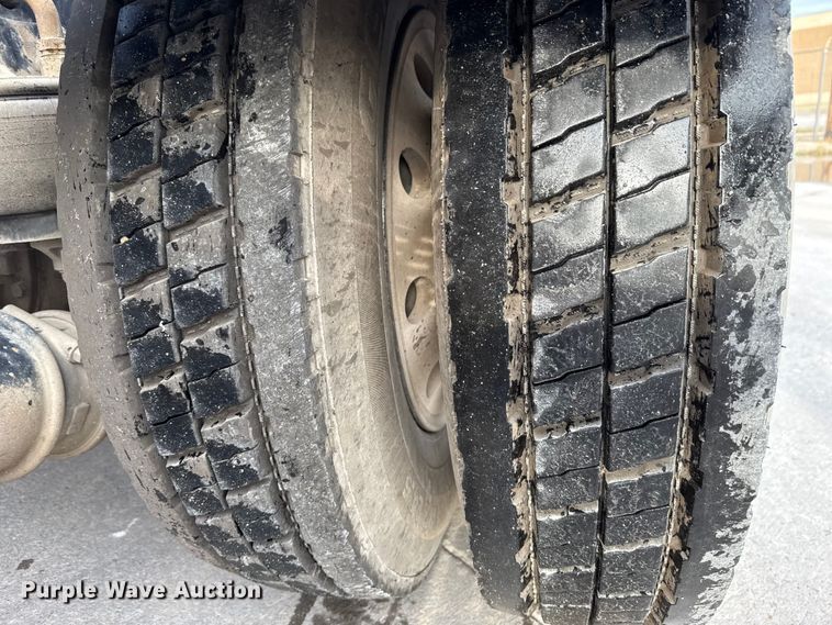 image for item EE3408 2019 Kenworth T880 semi truck