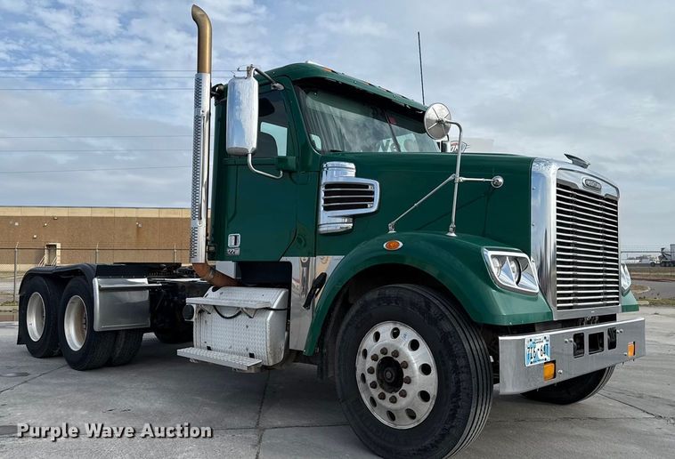 image for item EE3409 2015 Freightliner Coronado 122 semi truck