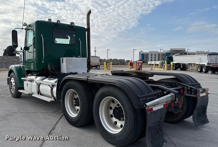 image for item EE3409 2015 Freightliner Coronado 122 semi truck